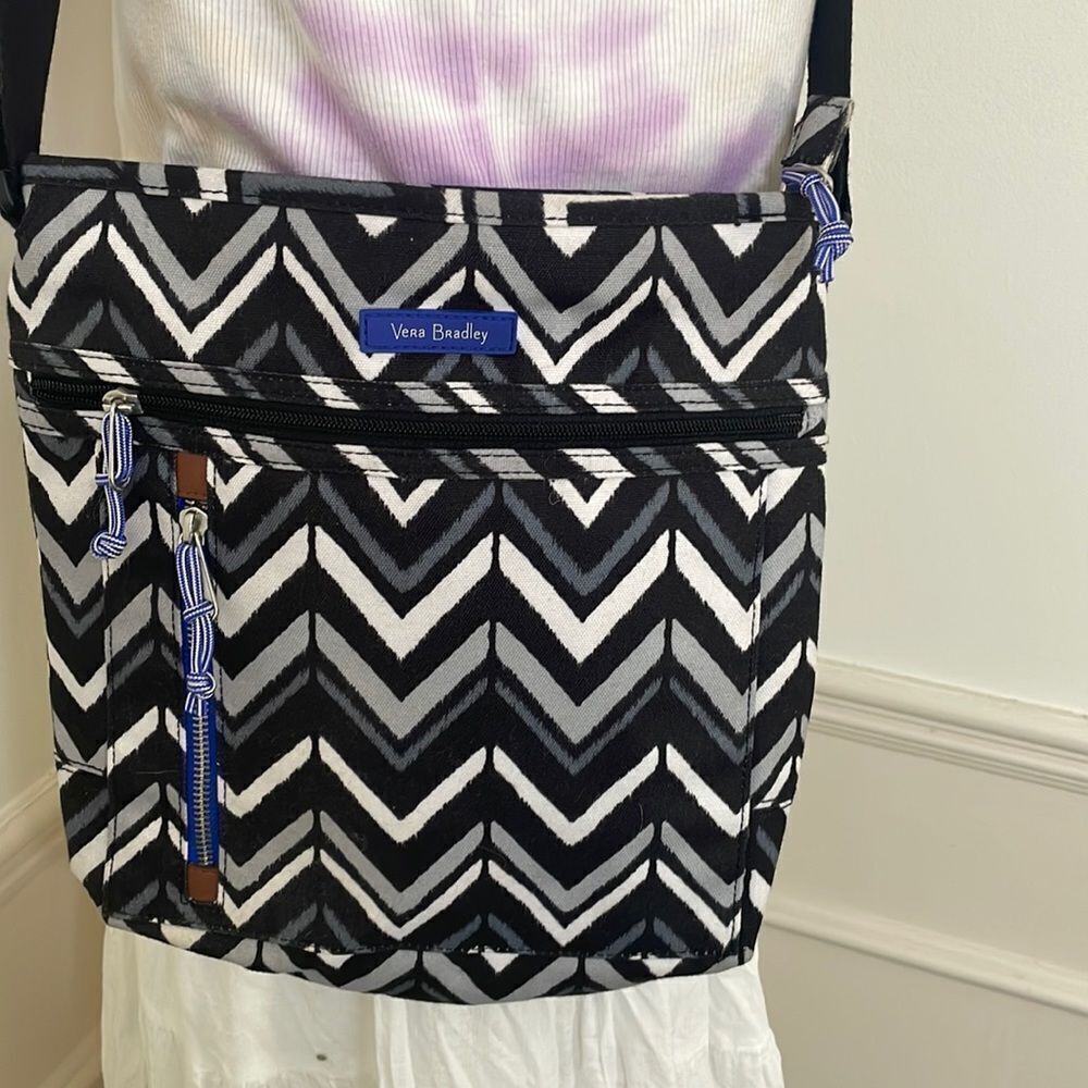 New never used vera Bradley Crossbody bag adjustable strap black, gray, & white